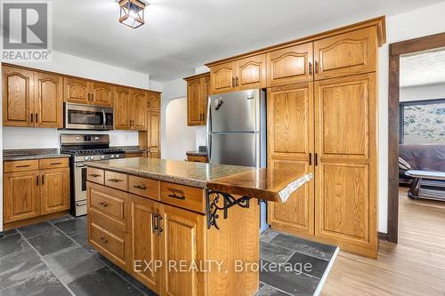 905 Blueline Road, Norfolk, ON - Indoor Photo Showing Kitchen