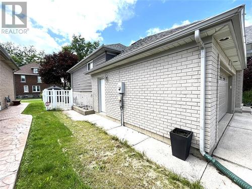 2005 Shawnee, Tecumseh, ON - Outdoor With Exterior