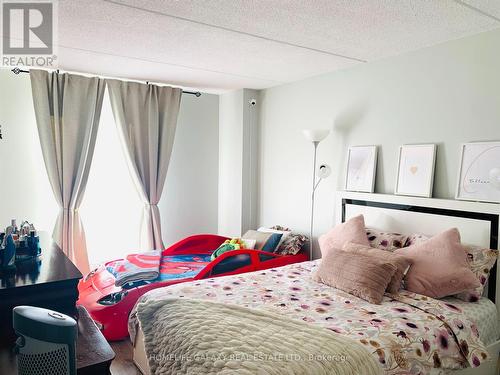 213 - 2 Glamorgan Avenue, Toronto, ON - Indoor Photo Showing Bedroom