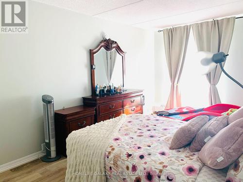 213 - 2 Glamorgan Avenue, Toronto, ON - Indoor Photo Showing Bedroom