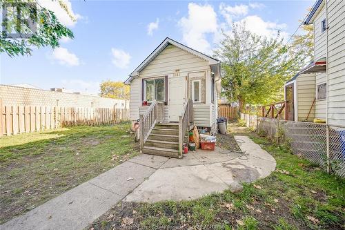 1016 Hickory, Windsor, ON - Outdoor