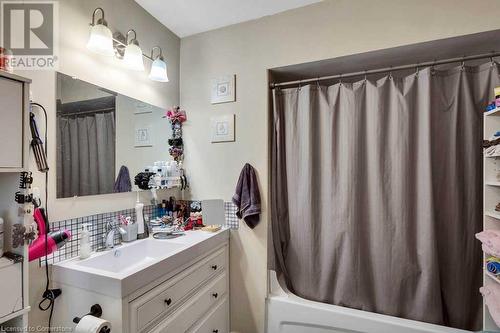 797 Hamilton Road, London, ON - Indoor Photo Showing Bathroom