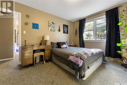 306/308 Cumberland Avenue S, Saskatoon, SK - Indoor Photo Showing Bedroom