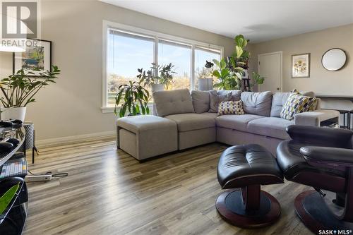 306/308 Cumberland Avenue S, Saskatoon, SK - Indoor Photo Showing Living Room