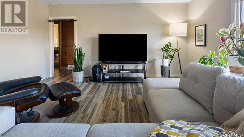 306/308 Cumberland Avenue S, Saskatoon, SK - Indoor Photo Showing Living Room