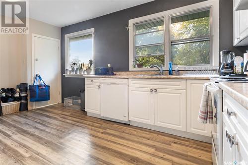 306/308 Cumberland Avenue S, Saskatoon, SK - Indoor Photo Showing Kitchen