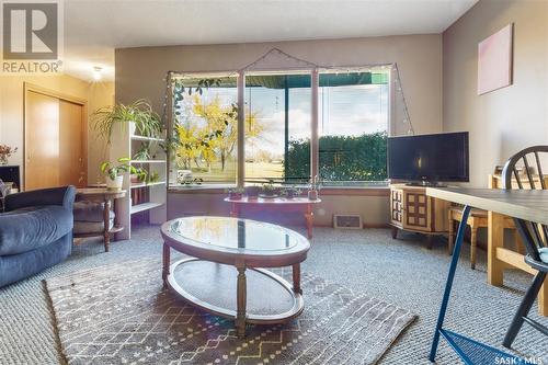 306/308 Cumberland Avenue S, Saskatoon, SK - Indoor Photo Showing Living Room