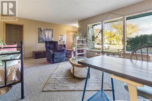 306/308 Cumberland Avenue S, Saskatoon, SK - Indoor Photo Showing Living Room