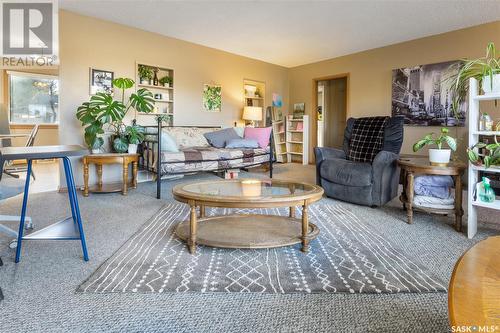 306/308 Cumberland Avenue S, Saskatoon, SK - Indoor Photo Showing Living Room