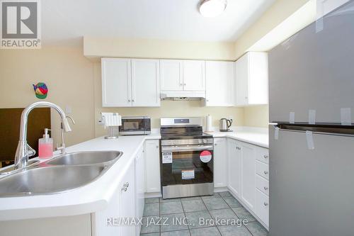 39 - 811 Wilson Road N, Oshawa (Pinecrest), ON - Indoor Photo Showing Kitchen With Double Sink