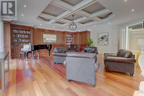 201 - 223 Erb Street W, Waterloo, ON - Indoor Photo Showing Living Room