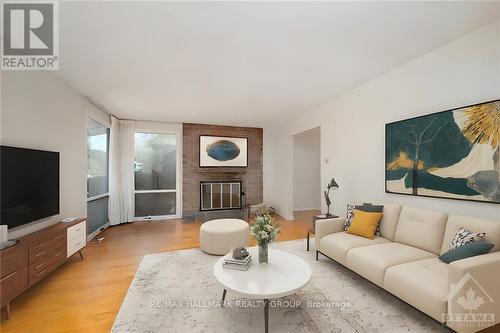 1858 Appleford Street, Ottawa, ON - Indoor Photo Showing Living Room