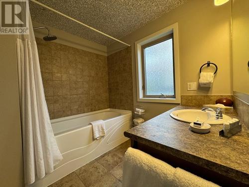 400 Bighorn Boulevard Unit# 416A, Radium Hot Springs, BC - Indoor Photo Showing Bathroom