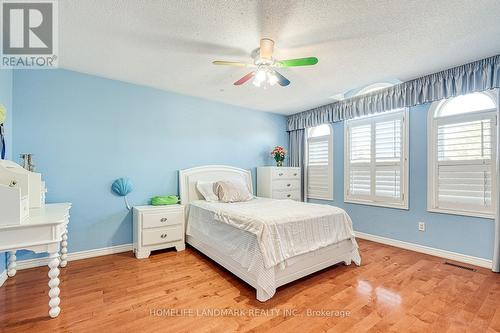 9 Chantilly Crescent, Richmond Hill, ON - Indoor Photo Showing Bedroom