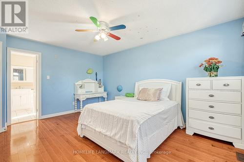 9 Chantilly Crescent, Richmond Hill, ON - Indoor Photo Showing Bedroom