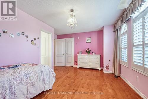 9 Chantilly Crescent, Richmond Hill, ON - Indoor Photo Showing Bedroom