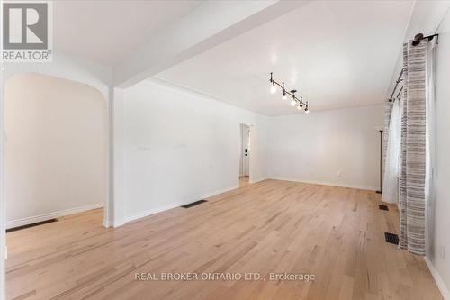 106 Simcoe Street E, Hamilton, ON - Indoor Photo Showing Other Room