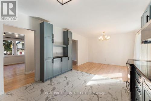 106 Simcoe Street E, Hamilton, ON - Indoor Photo Showing Other Room