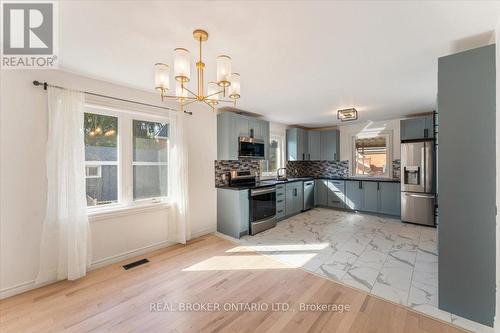 106 Simcoe Street E, Hamilton, ON - Indoor Photo Showing Kitchen