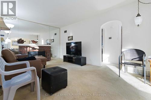 708 Leroy Avenue, London, ON - Indoor Photo Showing Living Room