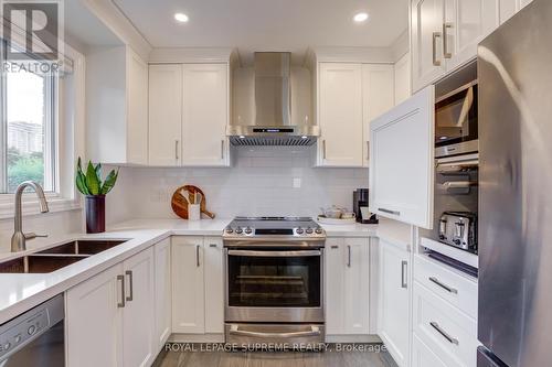 1468 Goldmar Drive, Mississauga, ON - Indoor Photo Showing Kitchen With Stainless Steel Kitchen With Double Sink With Upgraded Kitchen