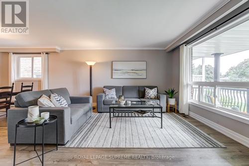 1468 Goldmar Drive, Mississauga, ON - Indoor Photo Showing Living Room