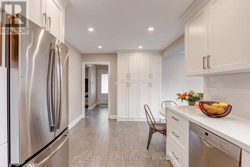 1468 Goldmar Drive, Mississauga, ON - Indoor Photo Showing Kitchen