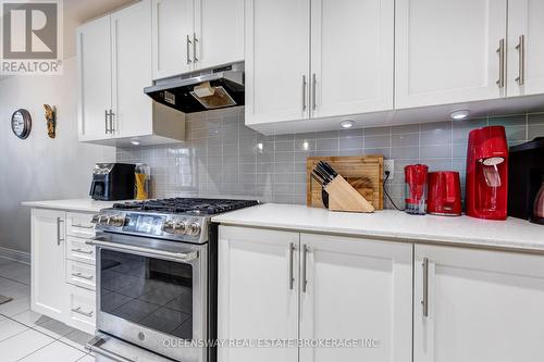 30 Ingleside Street, Vaughan, ON - Indoor Photo Showing Kitchen With Upgraded Kitchen