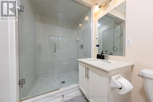 30 Ingleside Street, Vaughan, ON - Indoor Photo Showing Bathroom