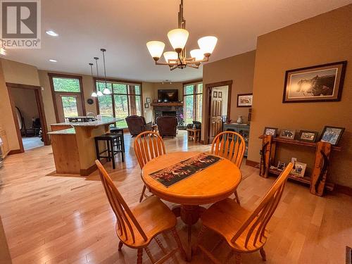 880 Lakeview Drive Drive Unit# 109, Windermere, BC - Indoor Photo Showing Dining Room