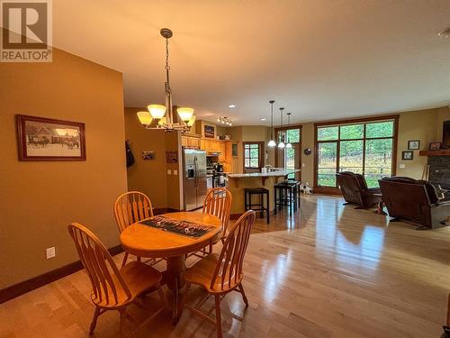 880 Lakeview Drive Drive Unit# 109, Windermere, BC - Indoor Photo Showing Dining Room