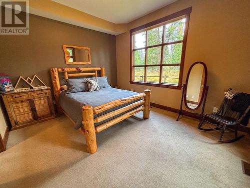 880 Lakeview Drive Drive Unit# 109, Windermere, BC - Indoor Photo Showing Bedroom