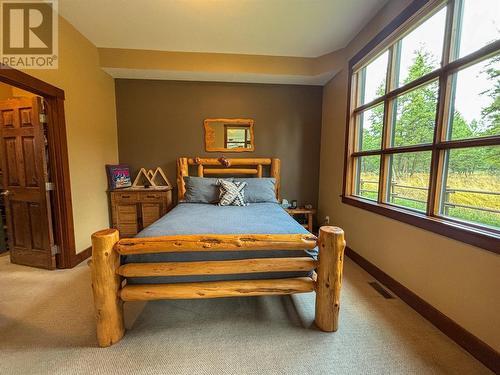 880 Lakeview Drive Drive Unit# 109, Windermere, BC - Indoor Photo Showing Bedroom