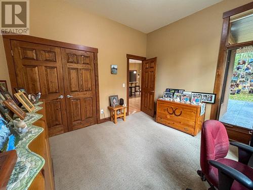 880 Lakeview Drive Drive Unit# 109, Windermere, BC - Indoor Photo Showing Bedroom