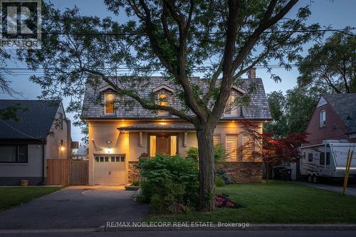 35 Yorkdale Crescent, Toronto, ON - Outdoor