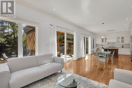 35 Yorkdale Crescent, Toronto, ON - Indoor Photo Showing Living Room