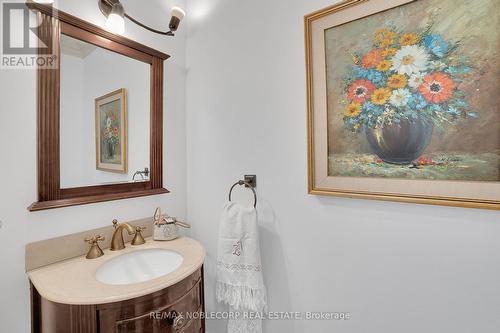 35 Yorkdale Crescent, Toronto, ON - Indoor Photo Showing Bathroom