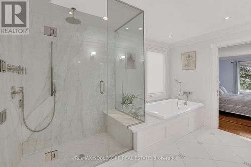 35 Yorkdale Crescent, Toronto, ON - Indoor Photo Showing Bathroom