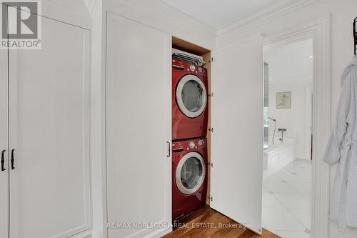 35 Yorkdale Crescent, Toronto, ON - Indoor Photo Showing Laundry Room