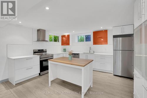 35 Yorkdale Crescent, Toronto, ON - Indoor Photo Showing Kitchen