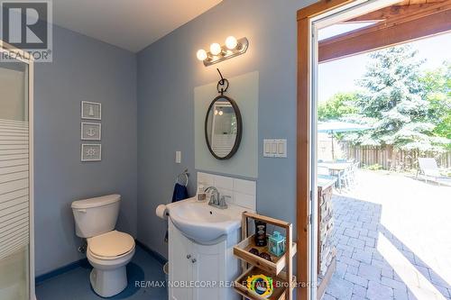 35 Yorkdale Crescent, Toronto, ON - Indoor Photo Showing Bathroom