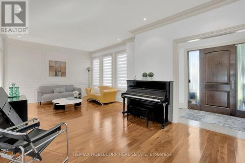 35 Yorkdale Crescent, Toronto, ON - Indoor Photo Showing Living Room