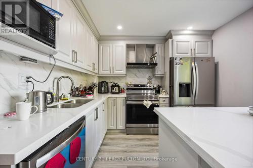 47 Woolenscote Circle, Toronto, ON - Indoor Photo Showing Kitchen With Double Sink With Upgraded Kitchen