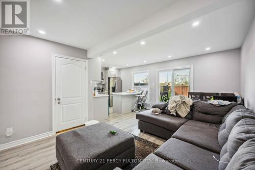 47 Woolenscote Circle, Toronto, ON - Indoor Photo Showing Living Room