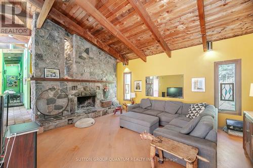 18285 The Gore Road, Caledon, ON - Indoor Photo Showing Living Room With Fireplace