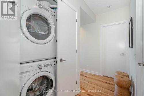 1807 - 2220 Lake Shore Boulevard W, Toronto, ON - Indoor Photo Showing Laundry Room