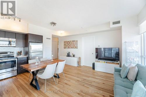 1807 - 2220 Lake Shore Boulevard W, Toronto, ON - Indoor Photo Showing Kitchen