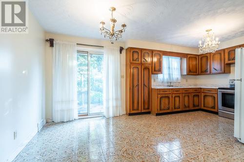 160 Gardiner Drive, Hamilton, ON - Indoor Photo Showing Kitchen