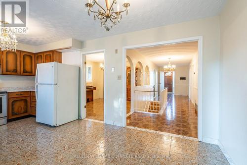 160 Gardiner Drive, Hamilton, ON - Indoor Photo Showing Kitchen