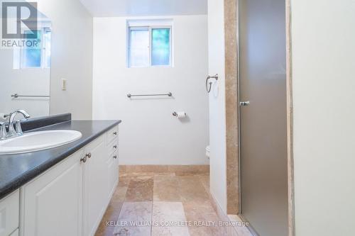 160 Gardiner Drive, Hamilton, ON - Indoor Photo Showing Bathroom